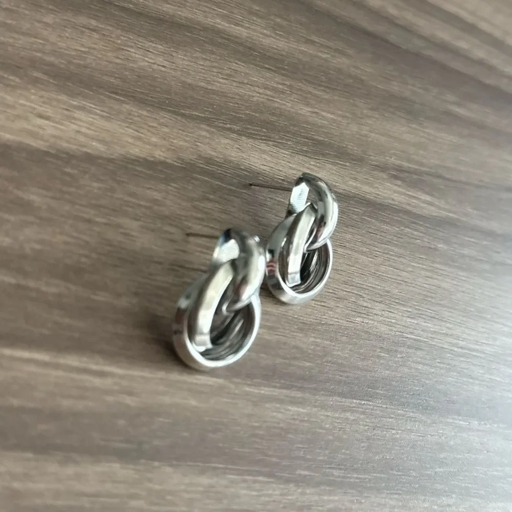 Silver Hoop Earrings Q922
